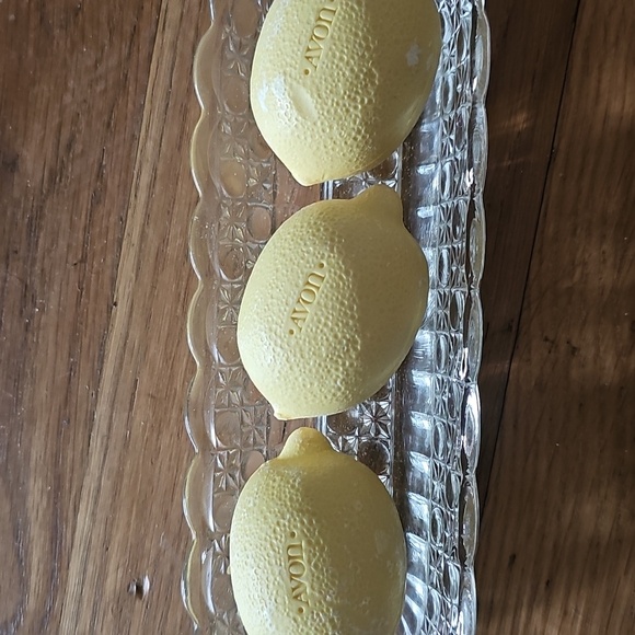 Avon Dish & Soaps Vintage Scalloped Crystal Soap Dish with 3 Lemon Soaps - Picture 5 of 10